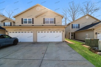 Building Photo - 5381 Lakewood Terrace