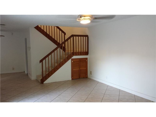 Building Photo - 2566 Camelot Ct