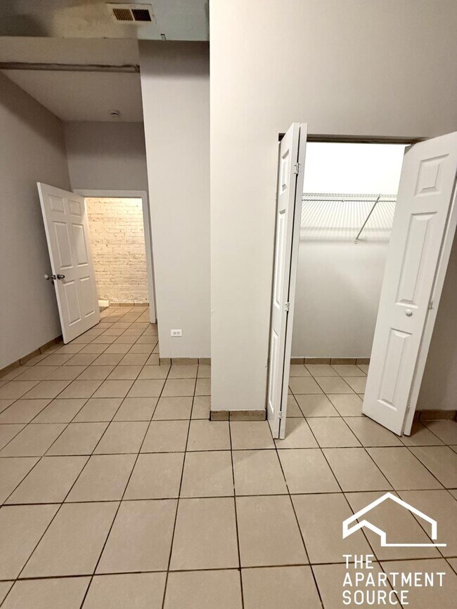 Foto del edificio - 2211 E 69th St