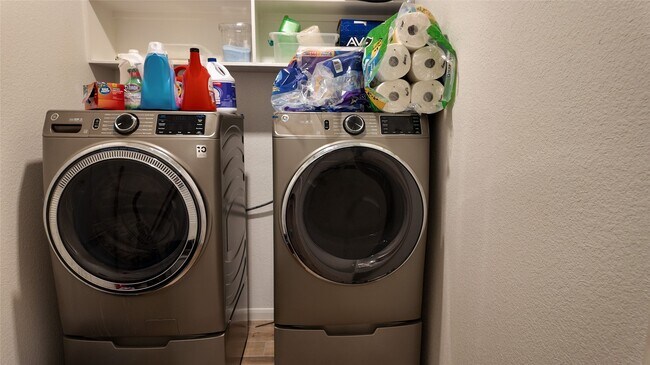 Foto del edificio - 5327 Sunny Ray Dr