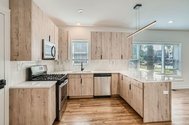 Foto del edificio - 2602 N Springfield Ave