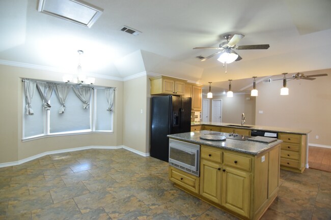 Building Photo - 18 S Sherwood Dr