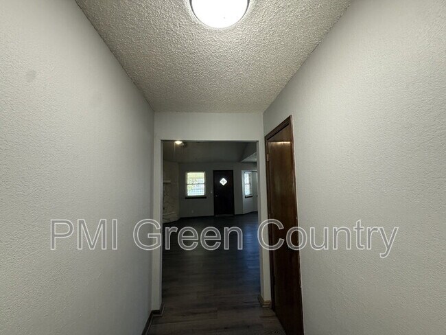 Foto del edificio - 4708 S Maple Ave