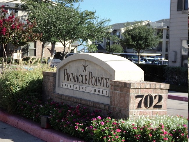 Foto del edificio - Pinnacle Pointe Apartments