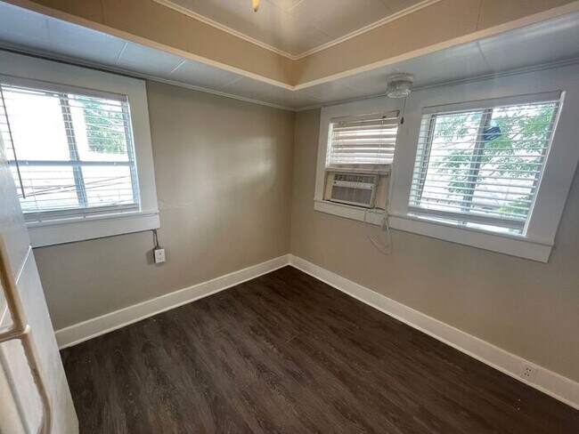Foto del edificio - Simply the BEST! Adorable 1 Bedroom/1 Bath...