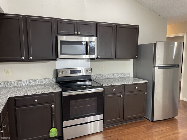 Foto del edificio - Room for Rent, 1 bath House - 4110 Sunrise...