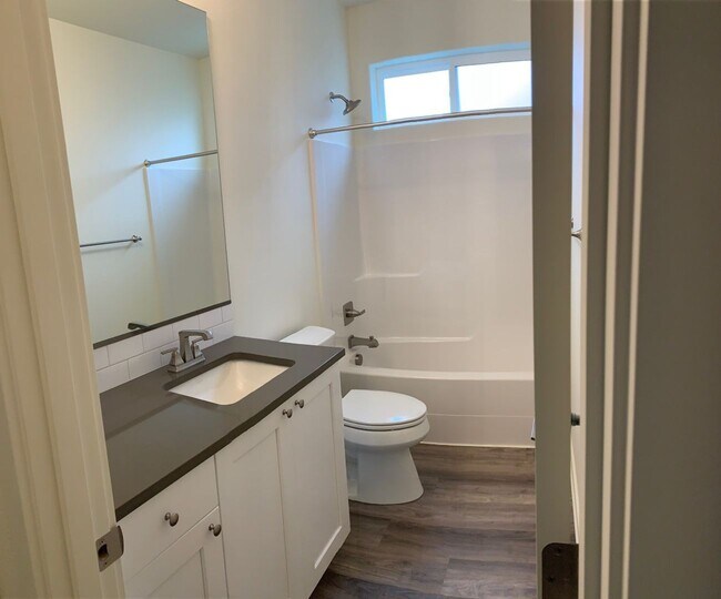 Building Photo - $2,700 - Nice Three-Bedrooms, Two-Baths Ca...