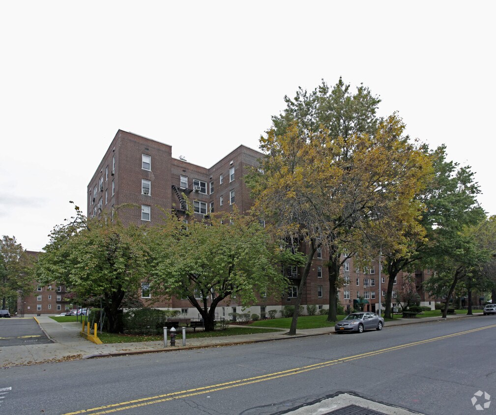 Linden Hill Apartments - Flushing, NY | Apartments.com