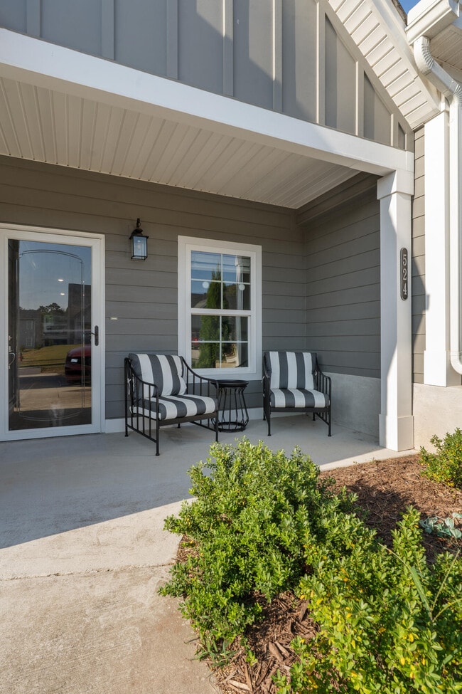 Building Photo - 524 NE Bellingham Dr