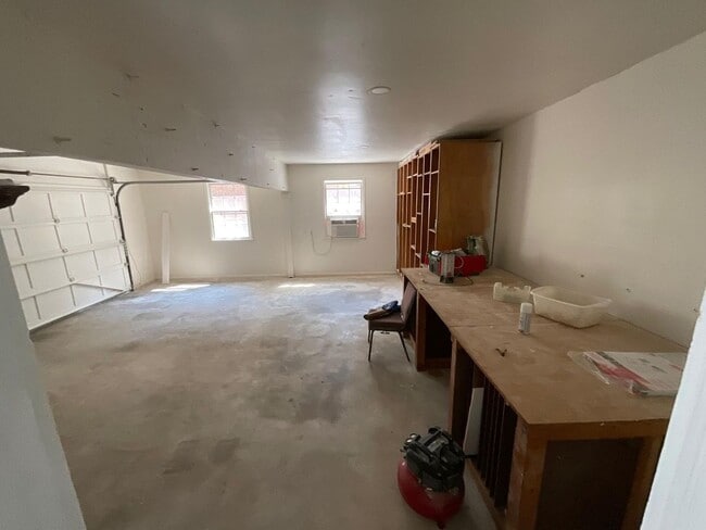 Building Photo - 8243 Creekridge Cir