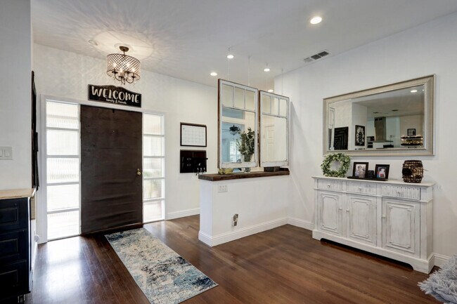 Building Photo - 941 Castec Dr