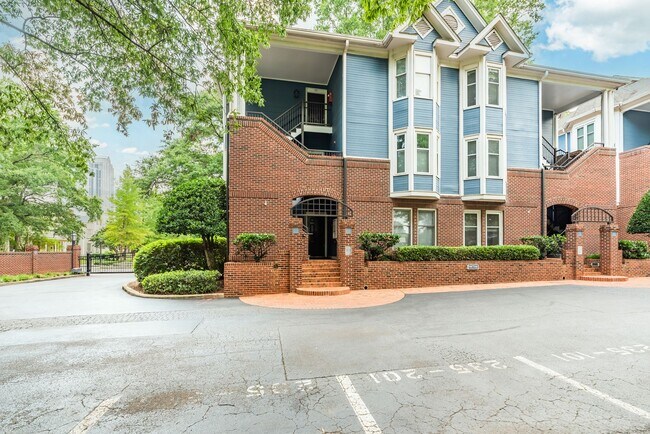 Foto del edificio - Discover the Best of Downtown Living in Ra...