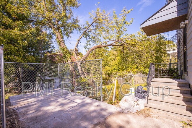 Building Photo - 476 E 108th St