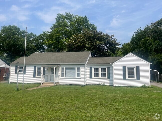 Building Photo - 1402 N Tennessee Blvd