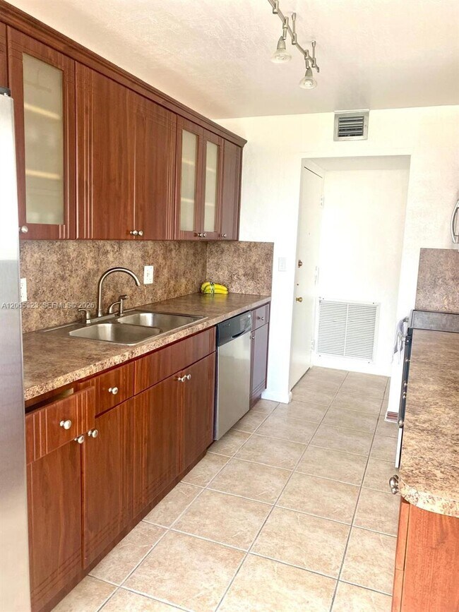 Foto del edificio - 1300 NE Miami Gardens Dr