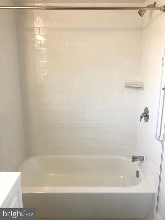 Foto del edificio - 6908 North Point Rd