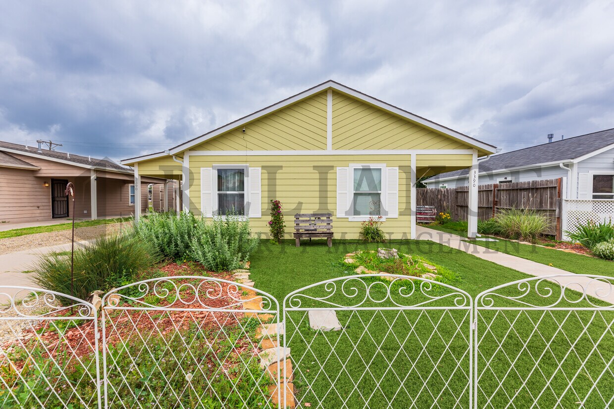 Foto principal - 3390 N Jackson Ct