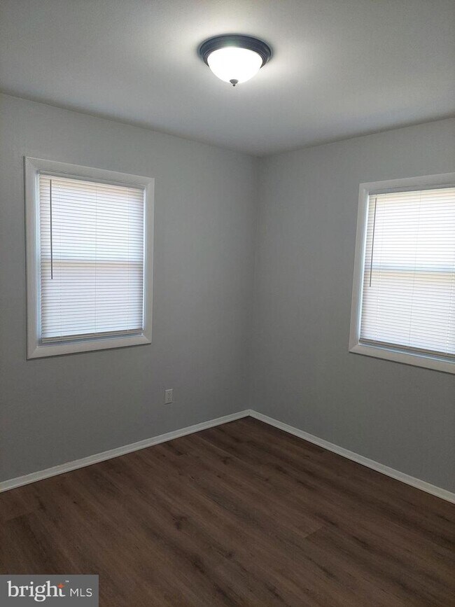 Building Photo - 6301 Den Lee Dr