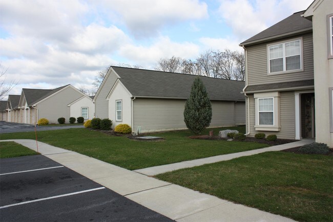 Foto del edificio - 2113 Shady Oak Dr