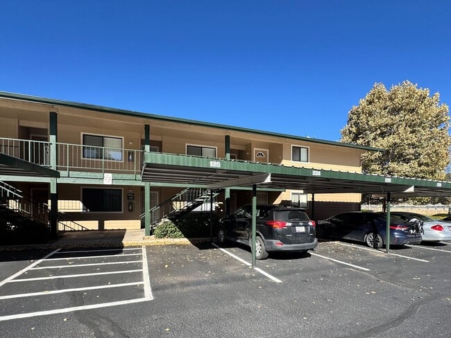Photo - Luxorious Single Story 1 bedroom Condo Near NAU