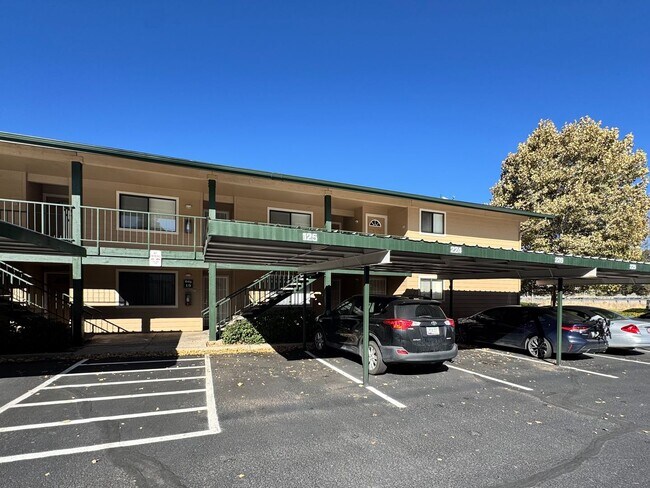 Foto del edificio - Luxorious Single Story 1 bedroom Condo Near NAU