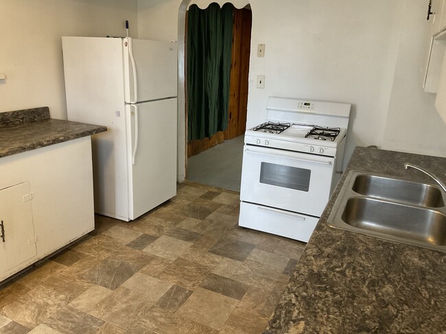 Kitchen - 2205 Beale Ave