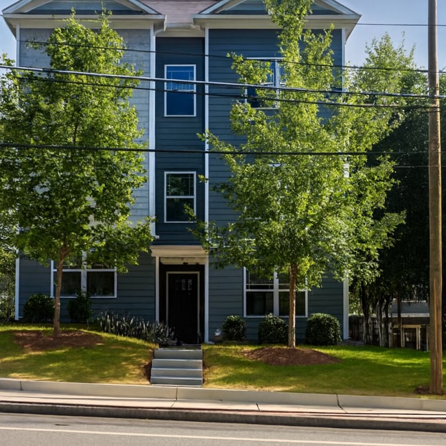Building Photo - 1365 Memorial Dr SE