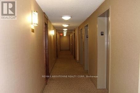 Building Photo - 4900 Glen Erin Dr