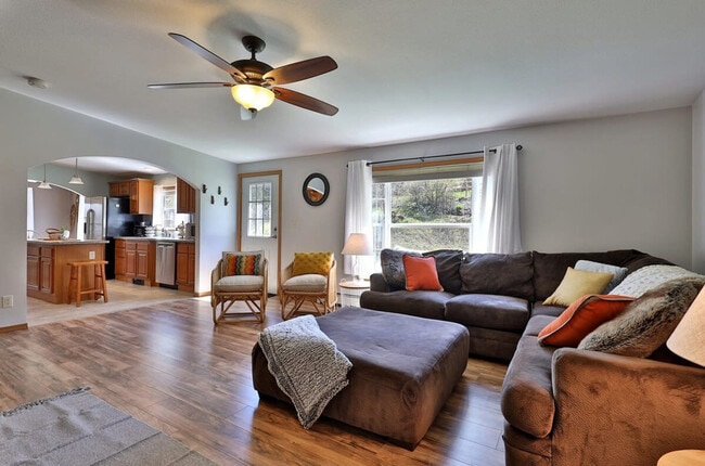 Building Photo - 90 Blueberry Hill Rd