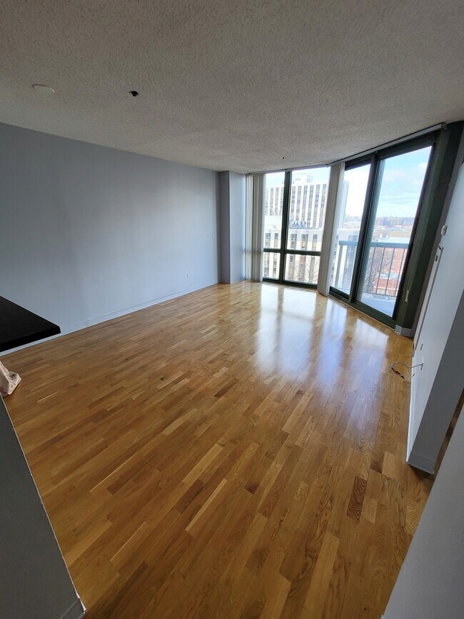 Building Photo - 111 W Maple St