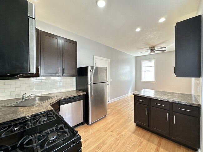 Foto del edificio - 4452 N Sheridan Rd