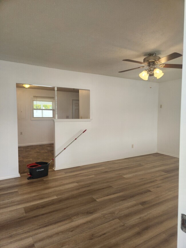 Foto del edificio - 1619 Townsley Rd