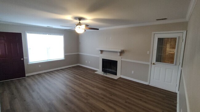 Building Photo - 813 S Dogwood Ln