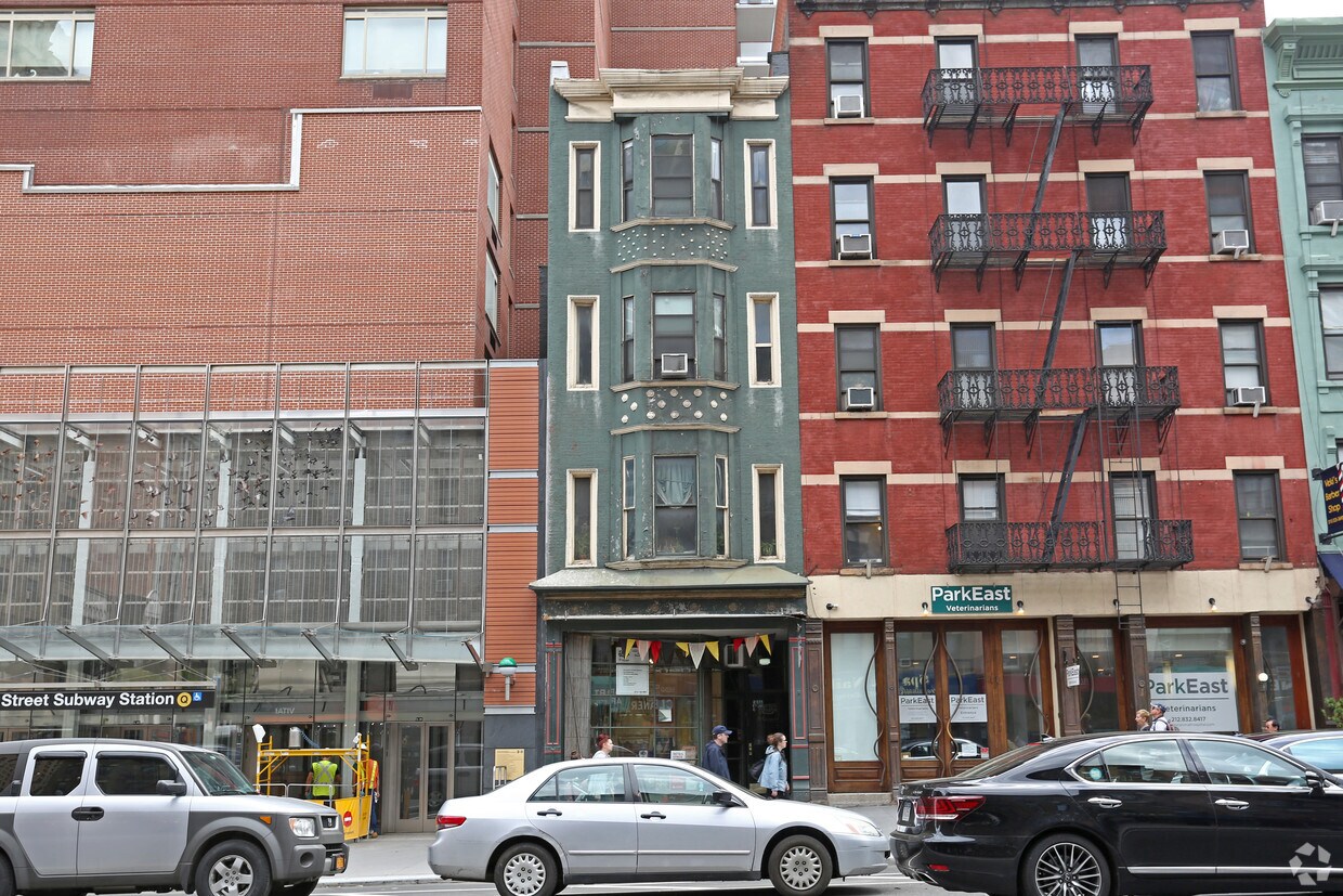 Building Photo - 1390 1/2 Second Ave