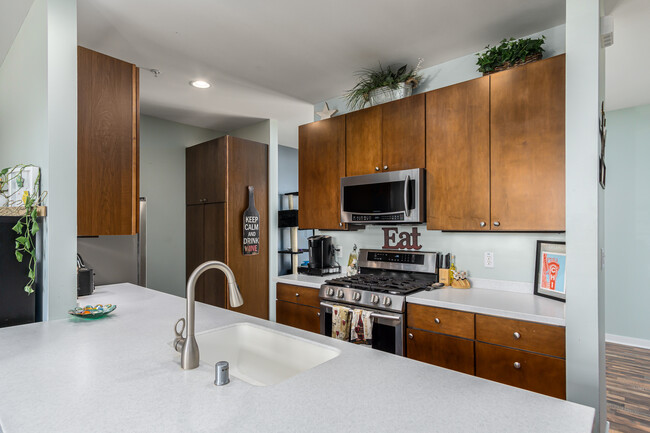 Building Photo - 325 Mill Reserve Dr