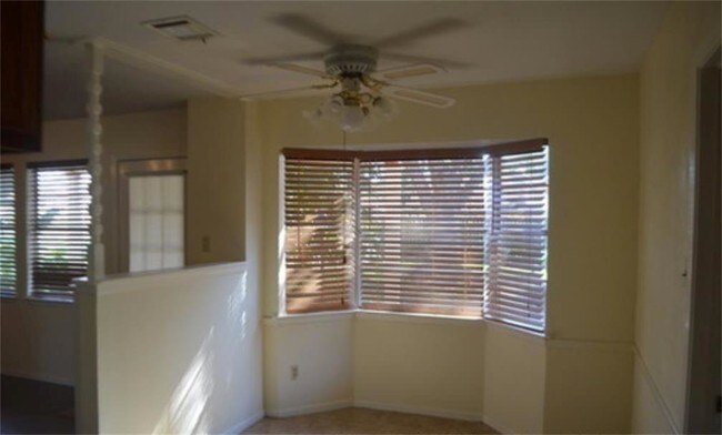 Foto del edificio - 16306 Hickory Knoll Dr