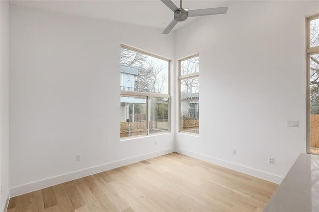 Building Photo - 1208 Perez St