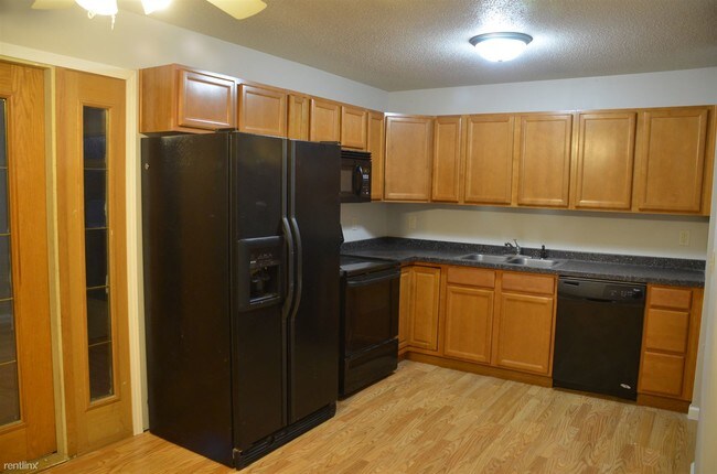 Foto del edificio - 6512 Laurel Ln NE