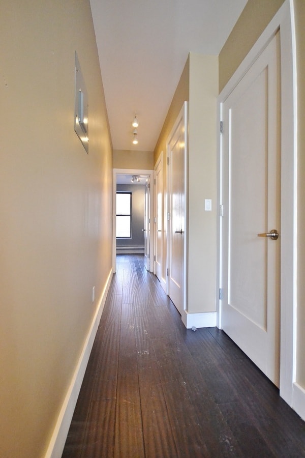 Building Photo - 644 10th Ave