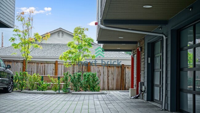Foto del edificio - Luxury Ballard townhome with sunset views and prime Seattle access.