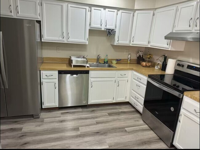 Building Photo - Spacious Townhome in Silver Spring