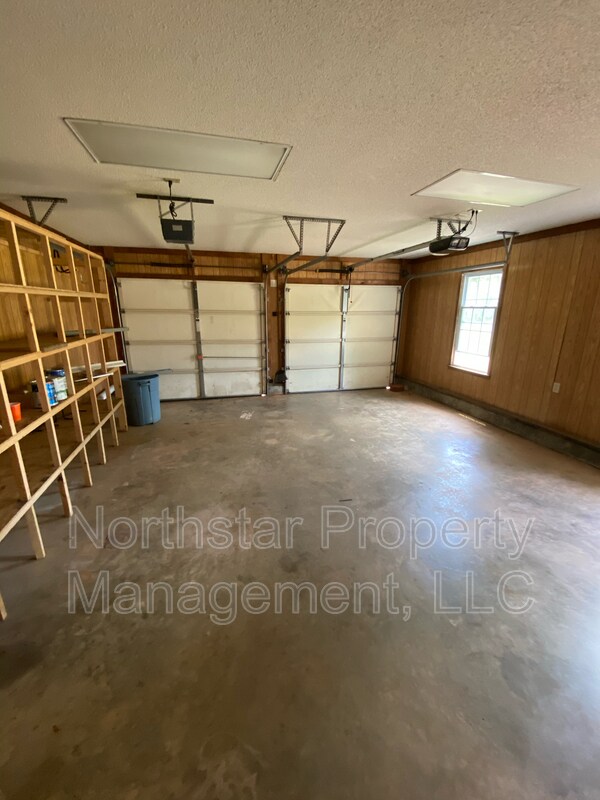 Building Photo - 210 Locksley Dr