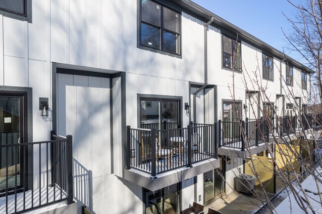 Building Photo - 4488 Butterfield Pl