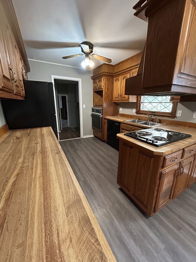 Foto del edificio - PRICE DROP!!!!! Newly Renovated 4 br/2ba H...