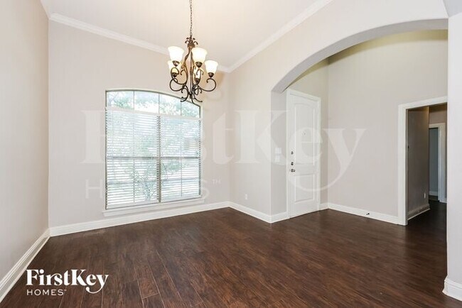 Building Photo - 304 Cobb Dr