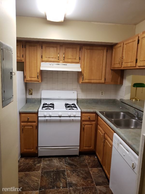 Building Photo - 4110 Hawthorne Cir
