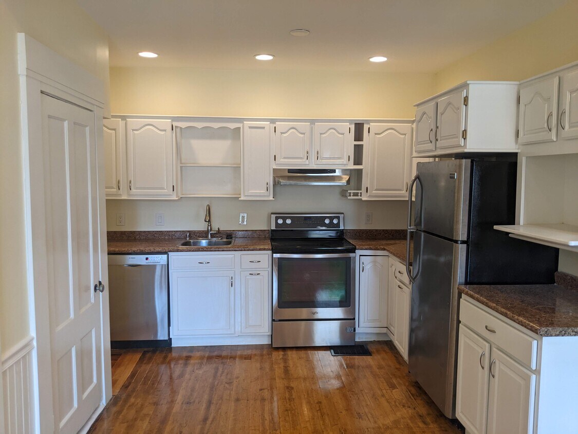 260 Cedar St, Manchester, NH 03103 Townhome Rentals in Manchester NH