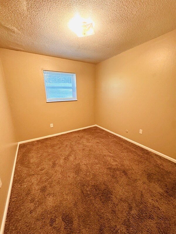 Foto del edificio - 1413 W Maple Ave