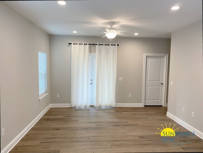 Foto del edificio - Luxury Home in East Navarre!