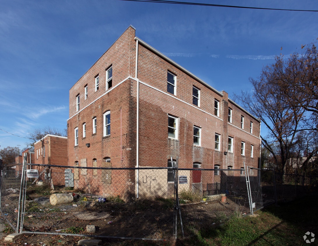 Primary Photo - 4924 Nash St NE